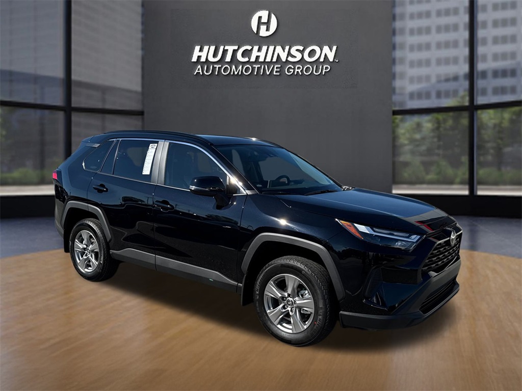 2025 Toyota RAV4 XLE's photo