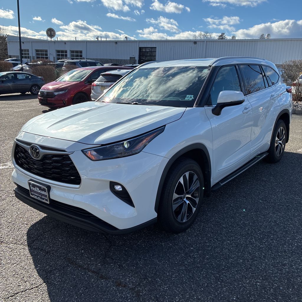 2022 Toyota Highlander XLE's photo