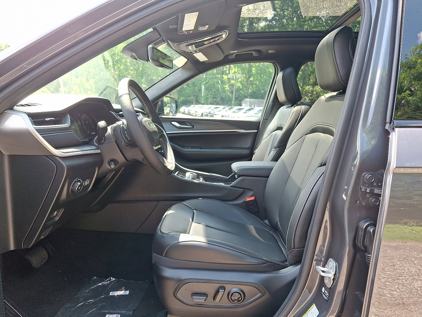 2025 Jeep Grand Cherokee Limited photo 9