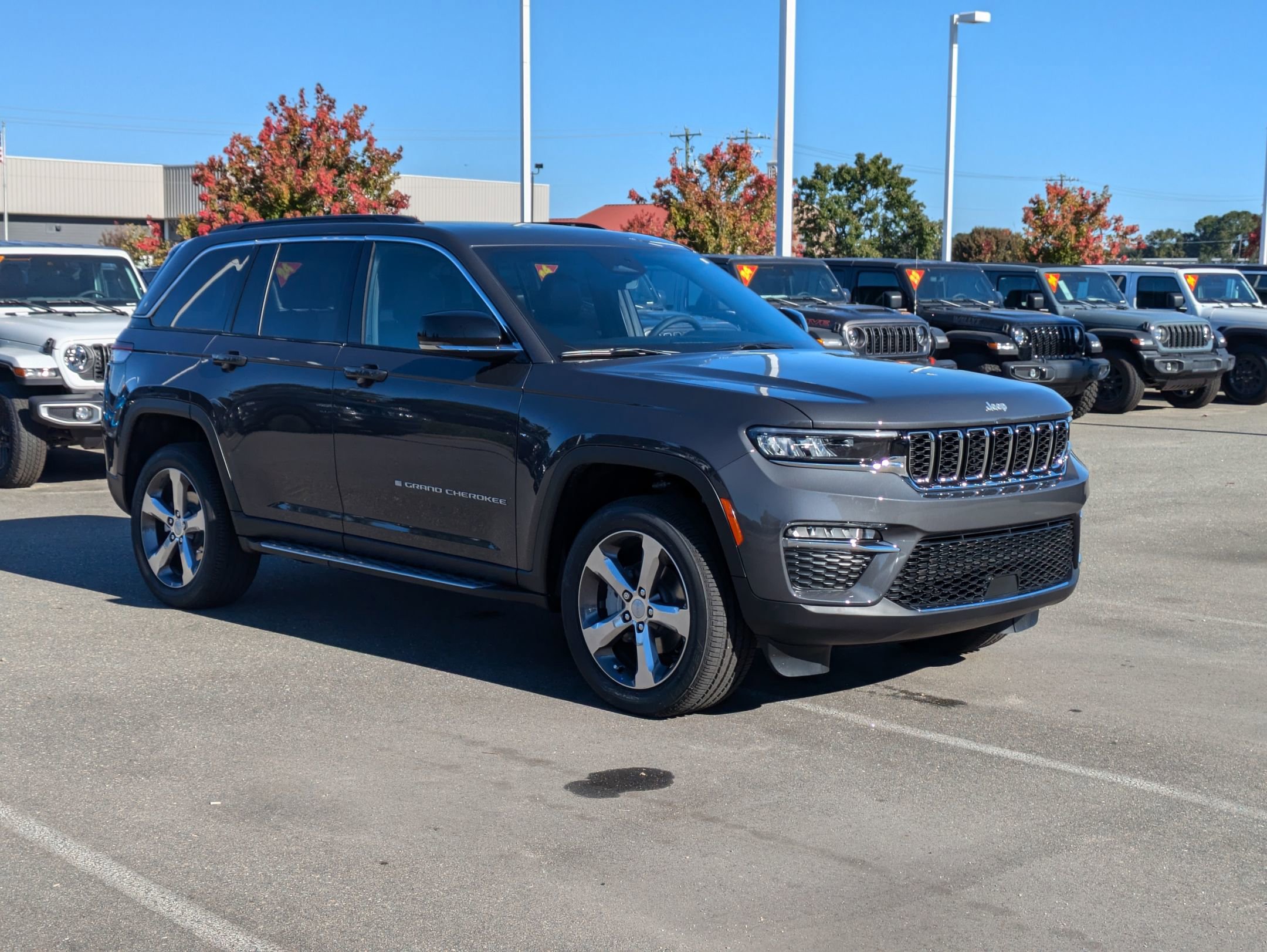 2025 Jeep Grand Cherokee Limited photo 3