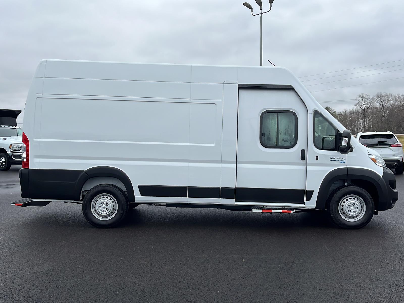2024 Ram ProMaster 3500 photo 3