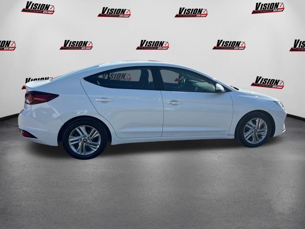 2020 Hyundai Elantra Value Edition photo 2