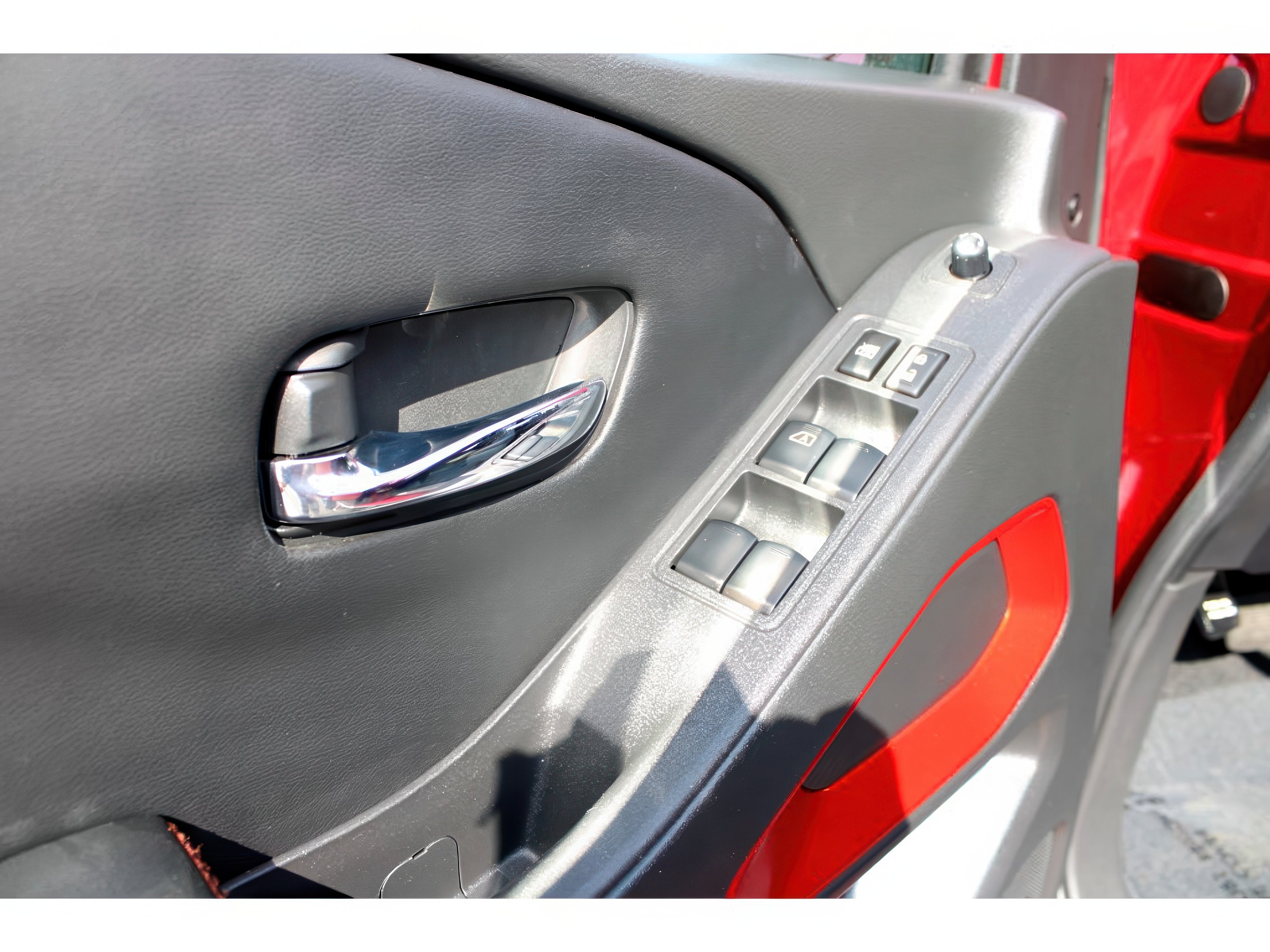 2025 Nissan Frontier PRO-4X photo 11