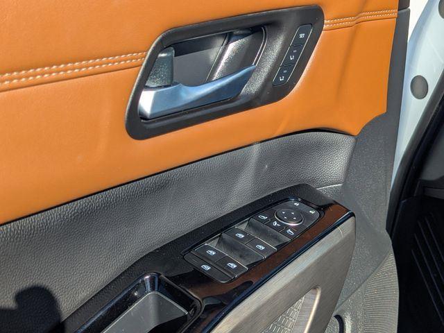 2025 Nissan Pathfinder Platinum photo 17
