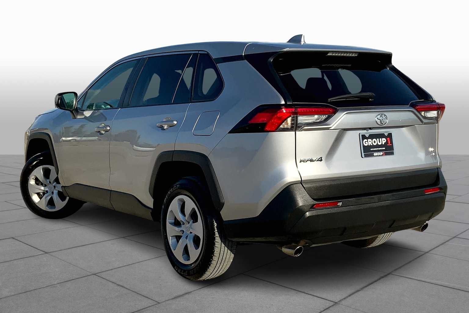 2024 Toyota RAV4 LE photo 8