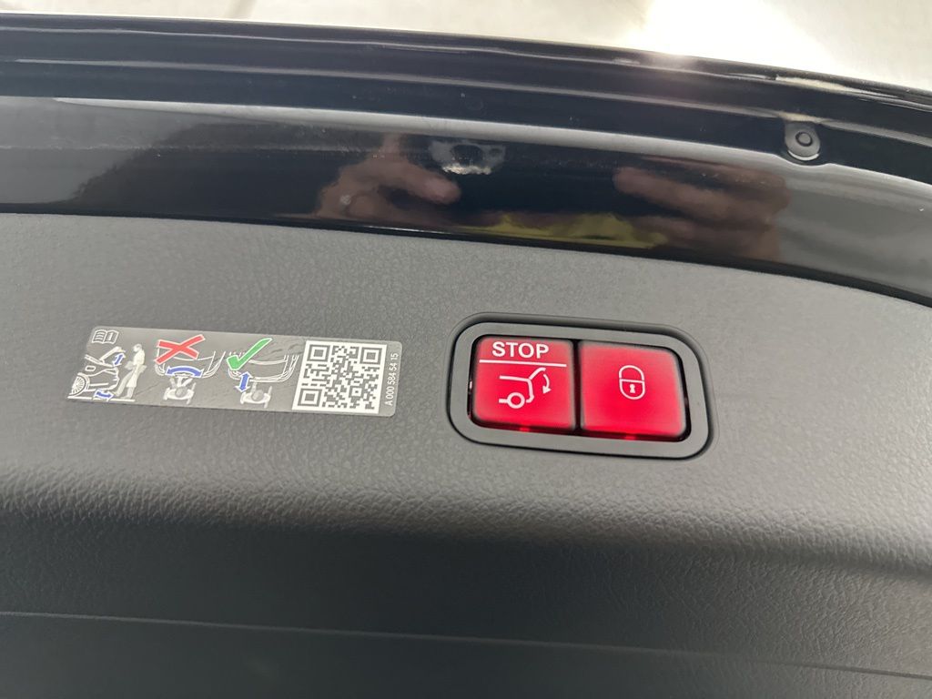 2025 Mercedes Benz GLC 300 photo 23