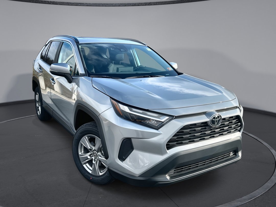 2025 Toyota RAV4 XLE's photo