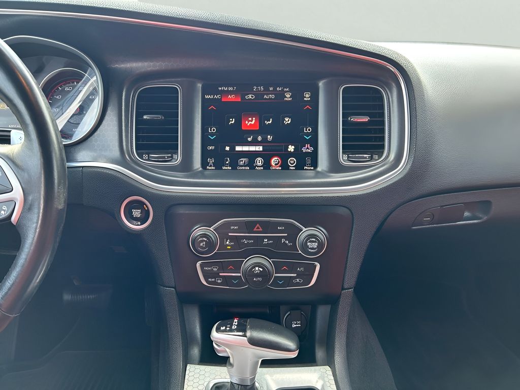 2016 Dodge Charger SXT photo 14