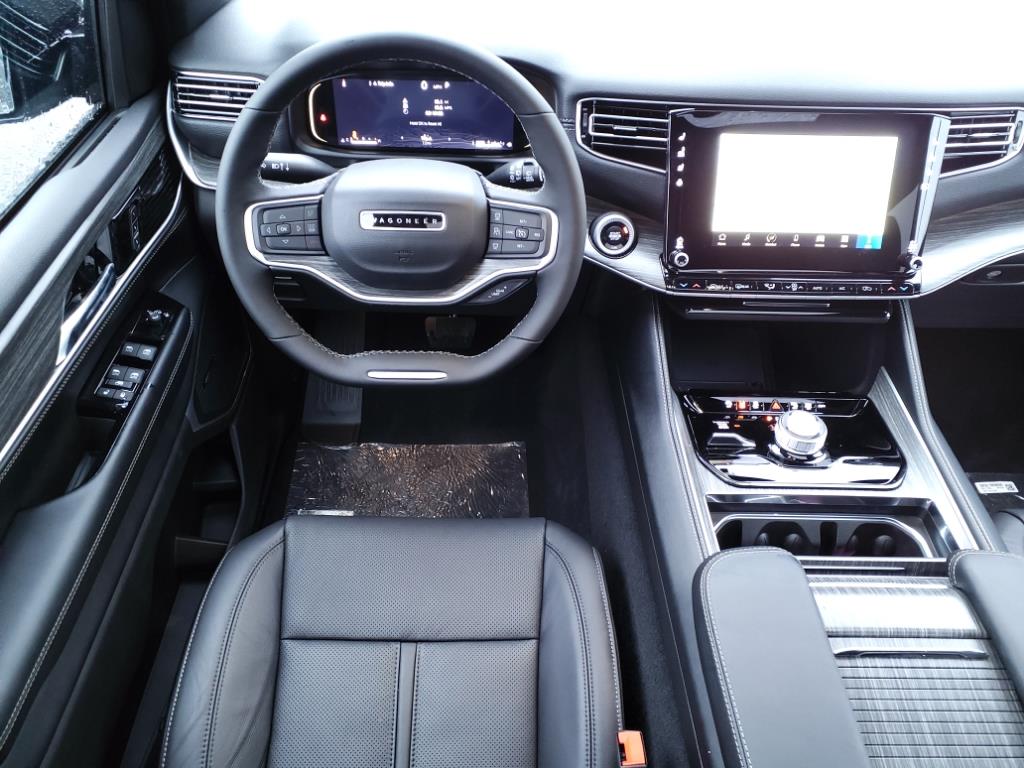 2024 Jeep Wagoneer L Series II photo 3