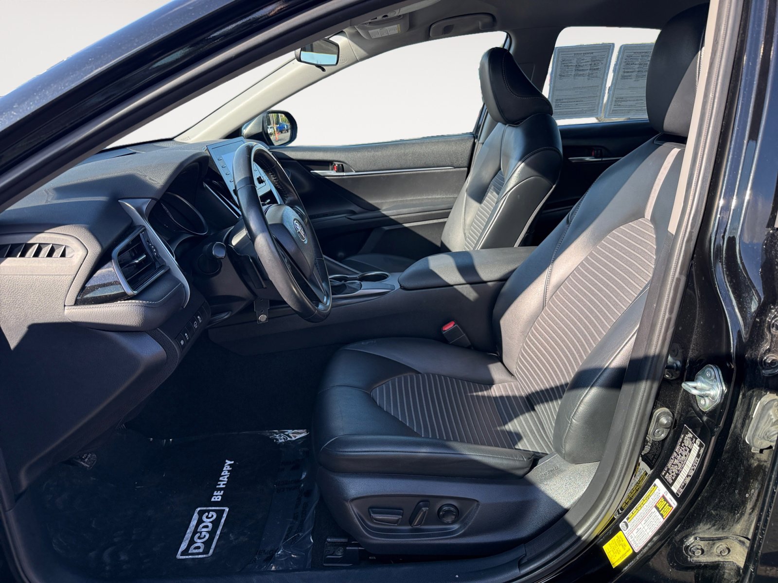 2021 Toyota Camry SE photo 10