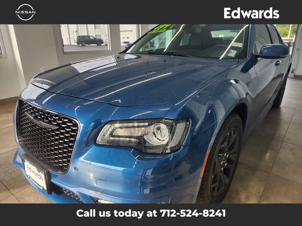 2023 Chrysler 300 Touring L photo 4