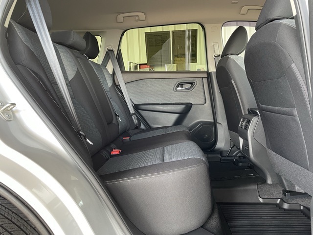 2023 Nissan Rogue SV photo 23