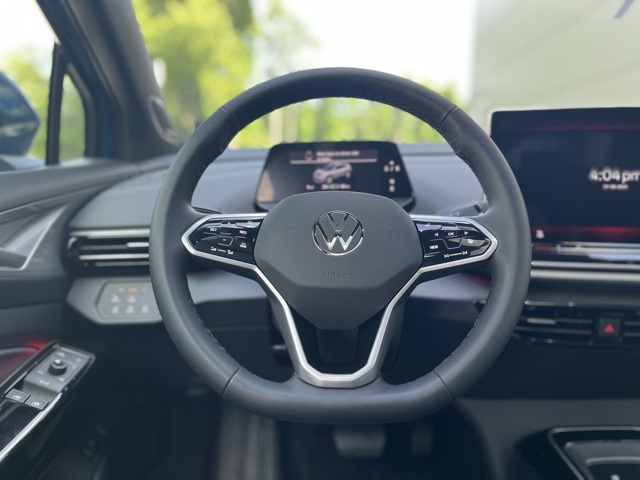 2025 Volkswagen ID.4 Pro Plus photo 31