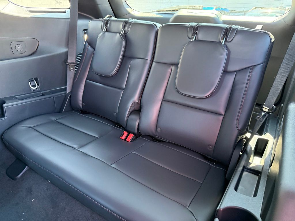 2025 Ford Explorer ST-Line photo 9