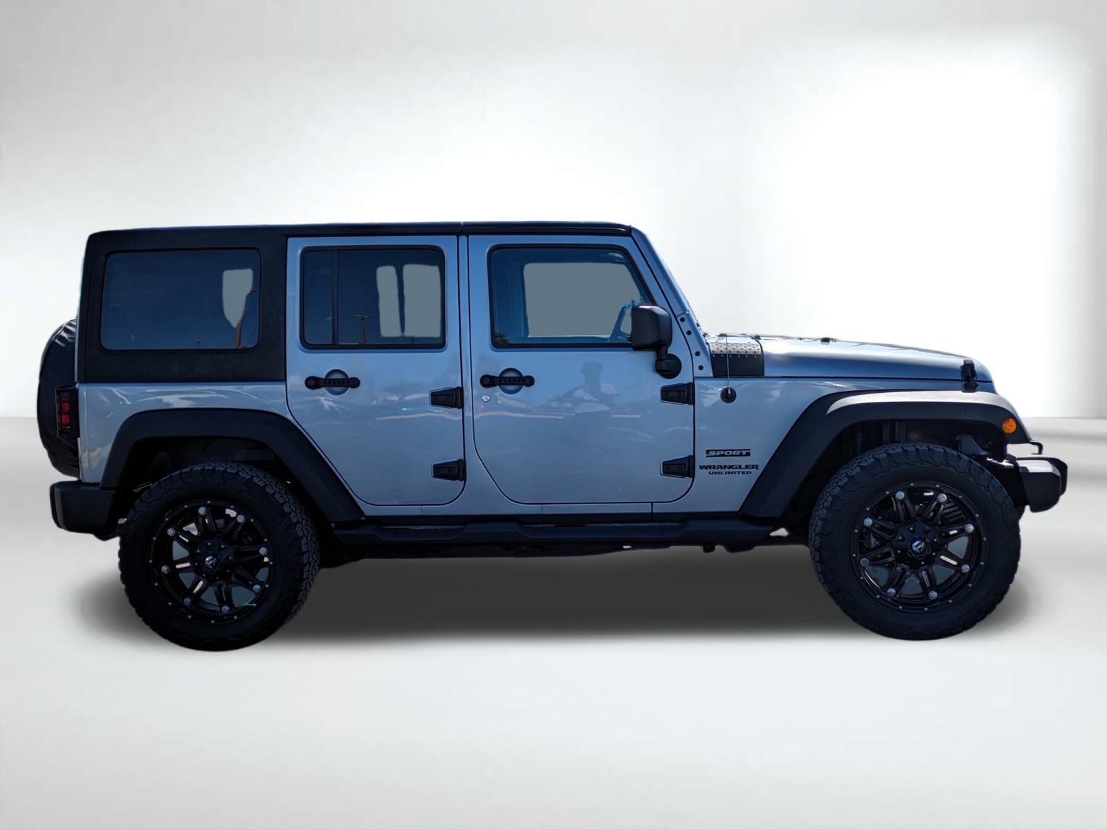2017 Jeep Wrangler Unlimited Sport S photo 3
