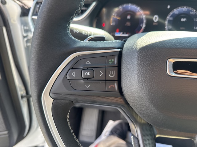 2025 Jeep Grand Cherokee Laredo Altitude photo 12