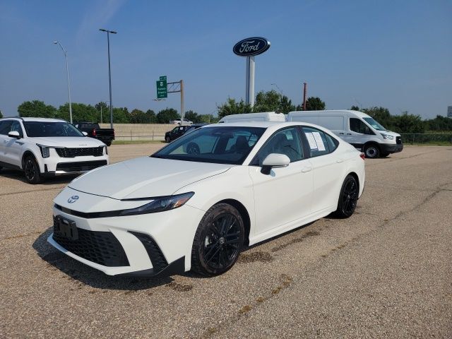 2025 Toyota Camry SE photo 4
