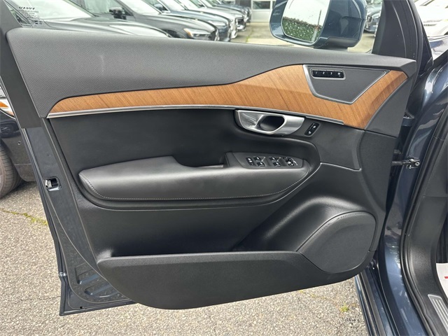 2023 Volvo XC90 B5 Plus photo 9