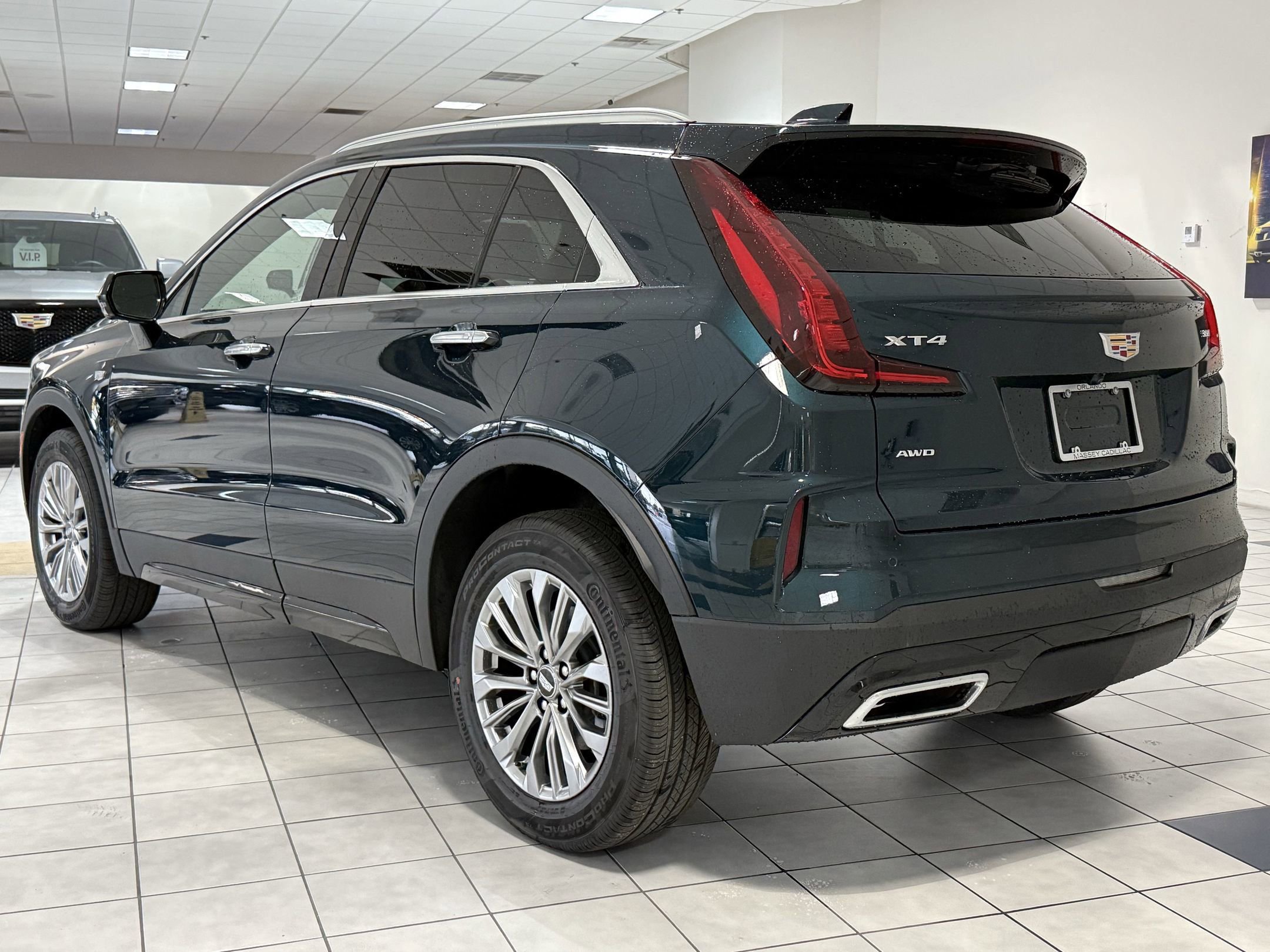 2025 Cadillac XT4 Premium Luxury photo 3