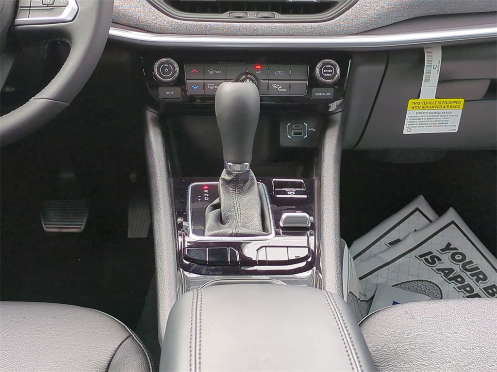 2025 Jeep Compass Latitude photo 18