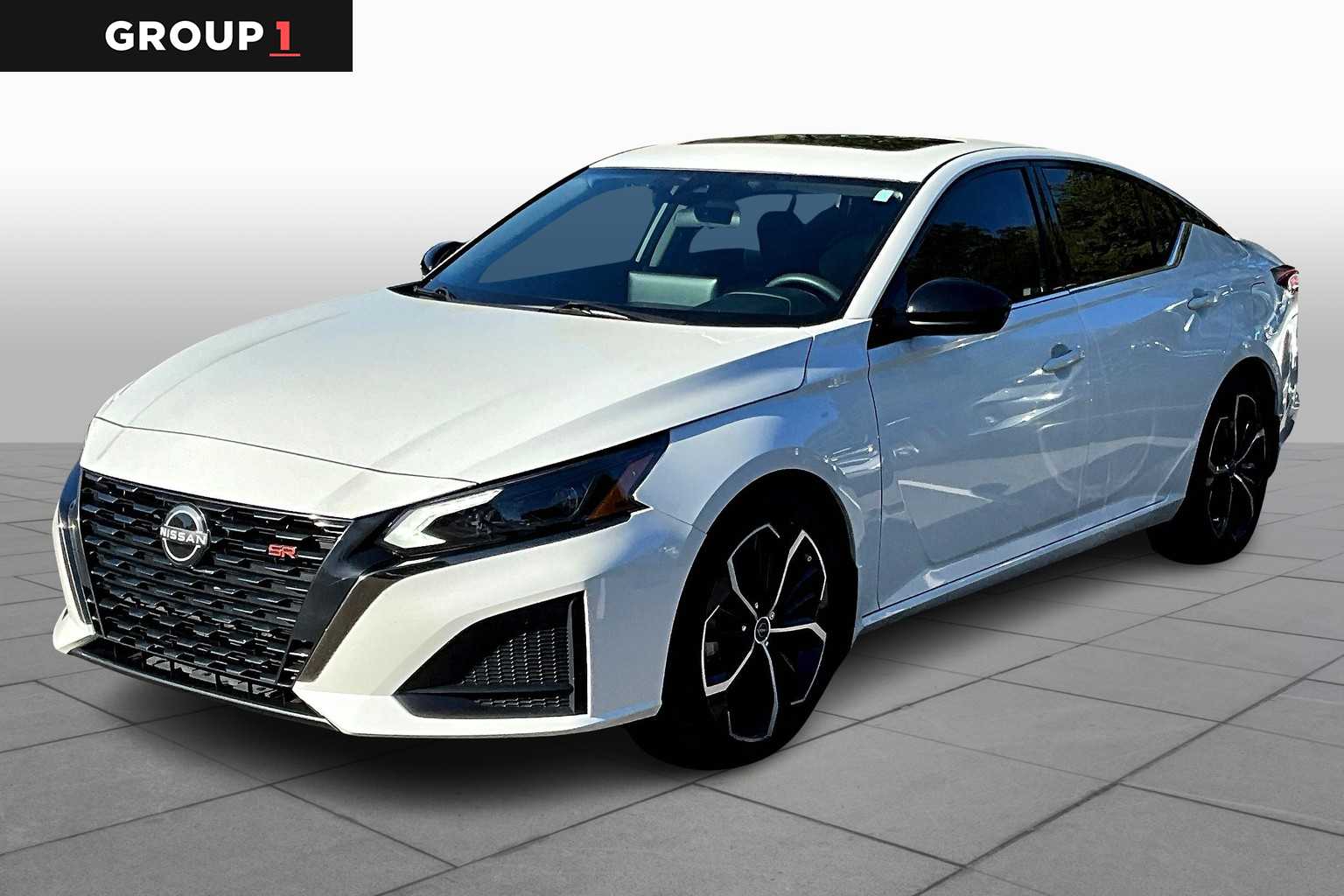 2023 Nissan Altima SR's photo