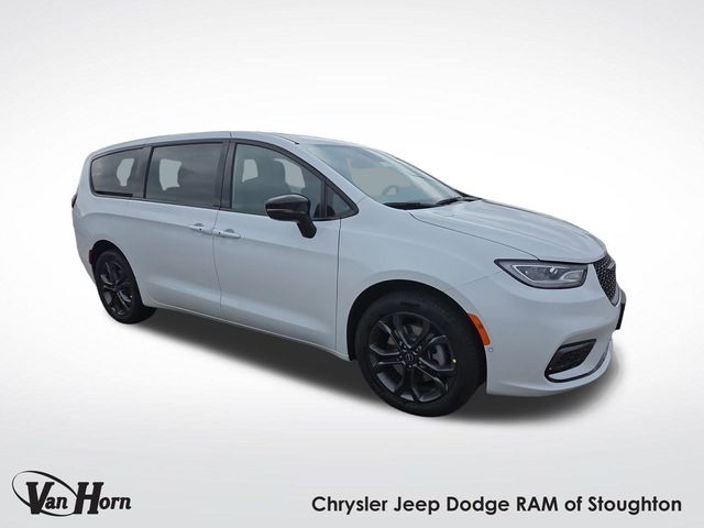 2026 Chrysler Pacifica Select's photo
