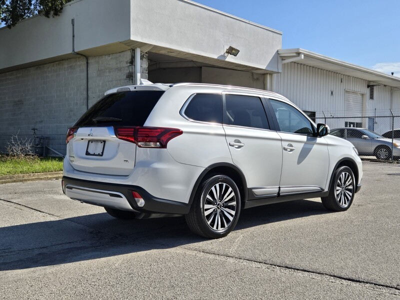 2020 Mitsubishi Outlander SEL photo 6