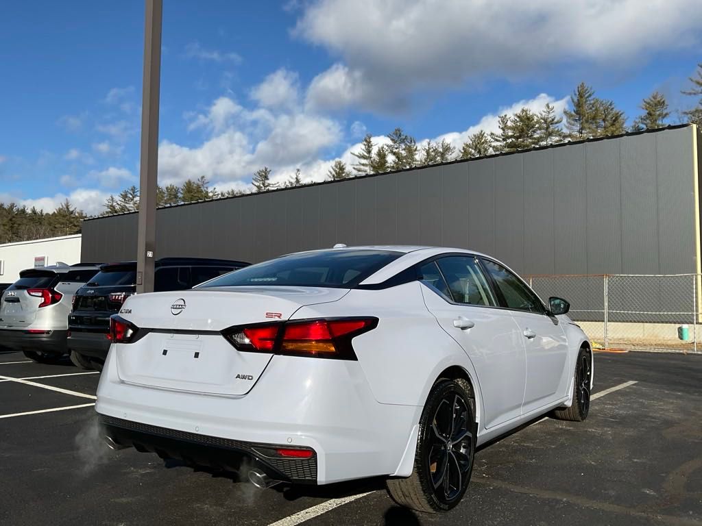 2025 Nissan Altima 2.5 SR photo 7