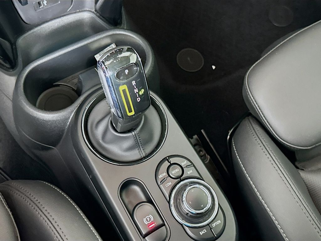 2024 Mini Cooper SE Signature photo 12