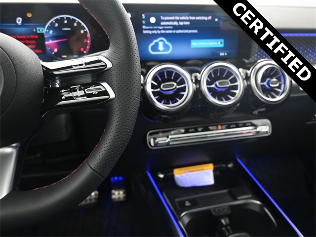2024 Mercedes Benz GLB 250 photo 2