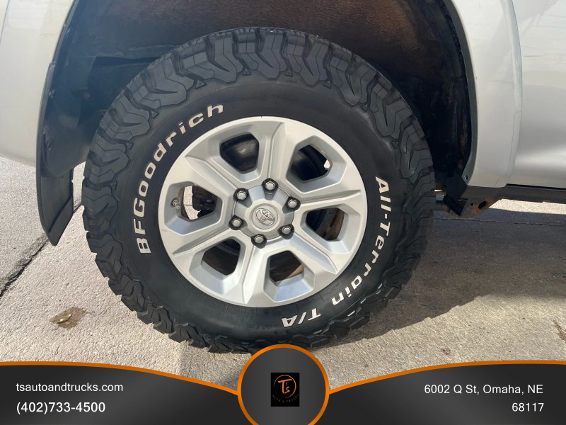 2018 Toyota 4Runner SR5 Premium photo 3