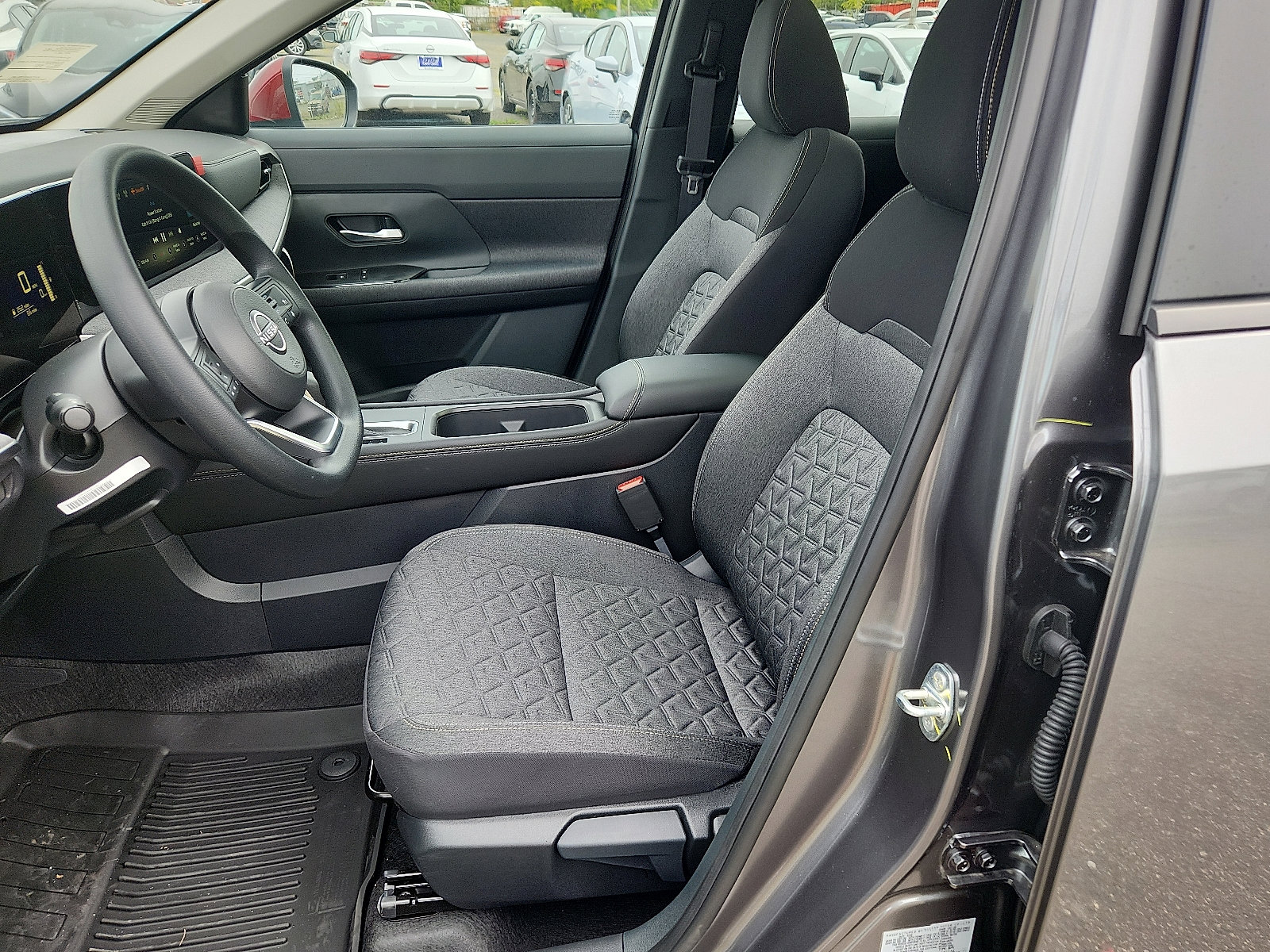 2025 Nissan Kicks SV photo 6