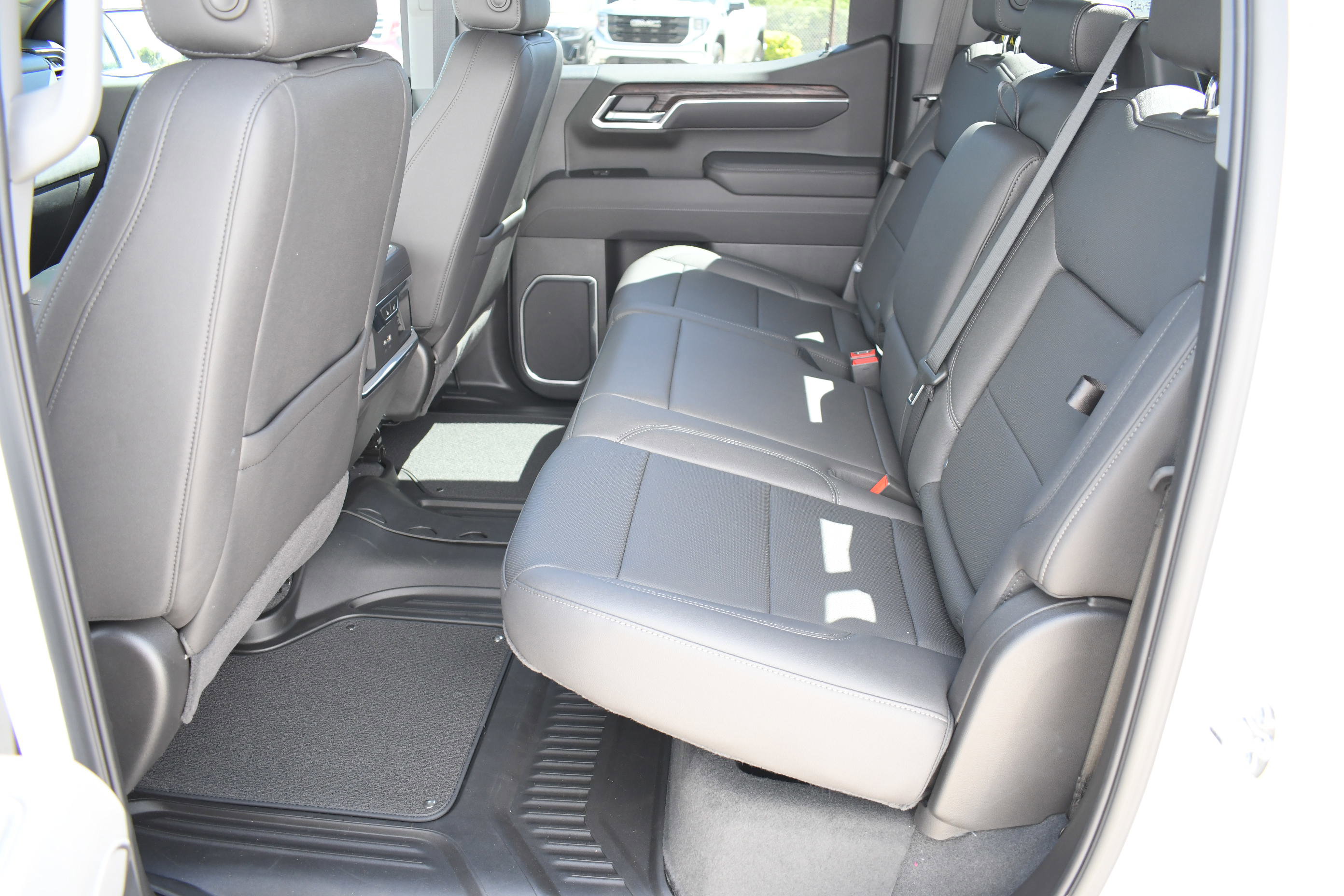 2025 Gmc Sierra 1500 SLT photo 35