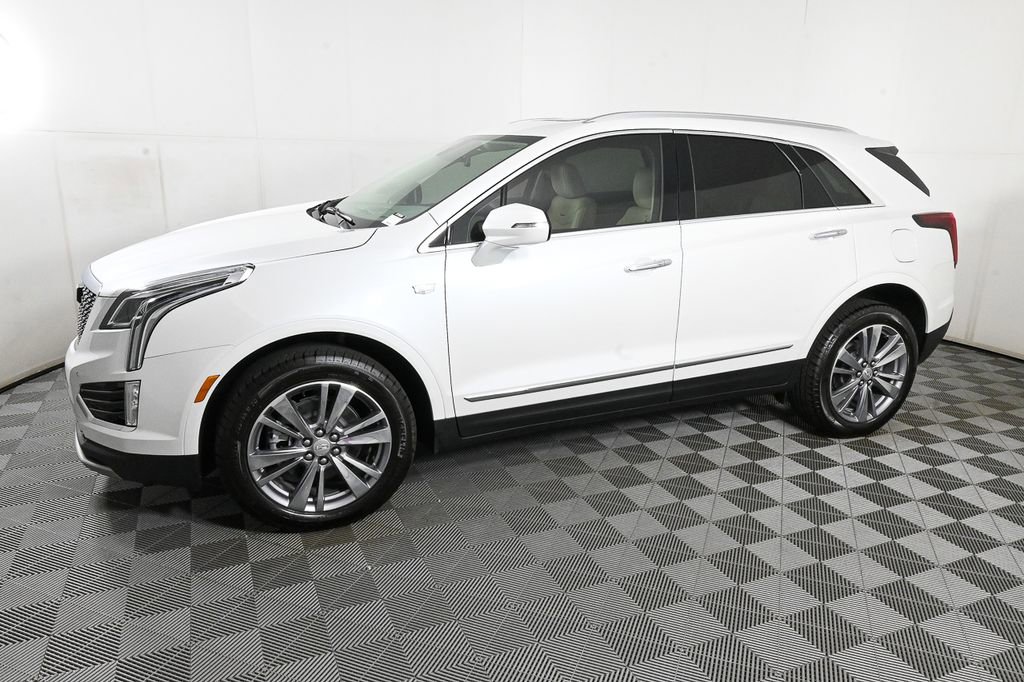 2025 Cadillac XT4 Premium Luxury photo 2