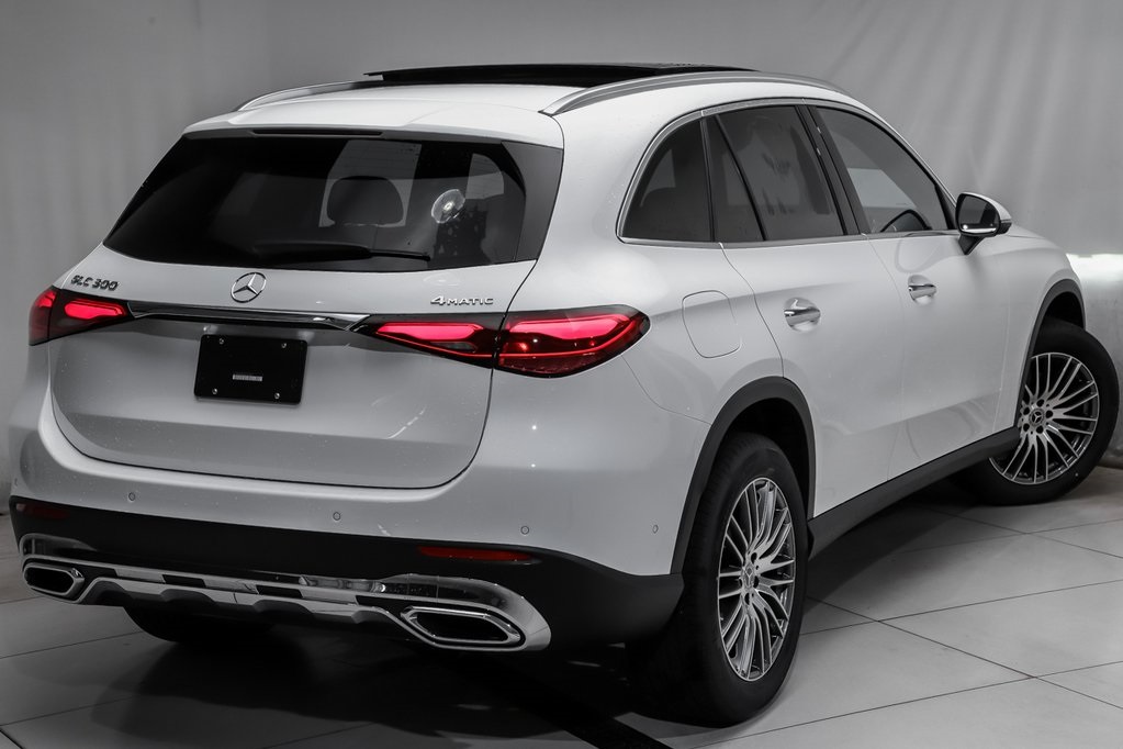 2025 Mercedes Benz GLC 300 4MATIC photo 3