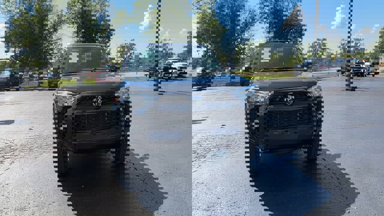 2017 Toyota 4Runner SR5 photo 2