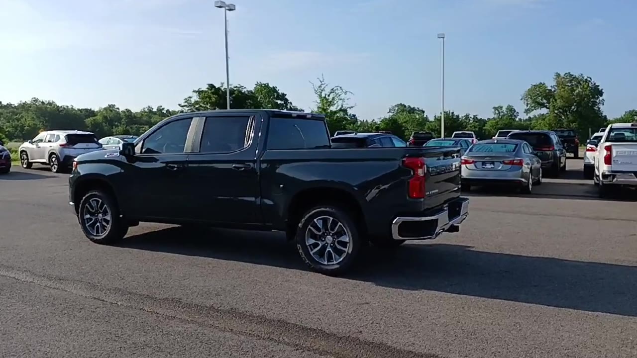 2025 Chevrolet Silverado 1500 LT photo 5