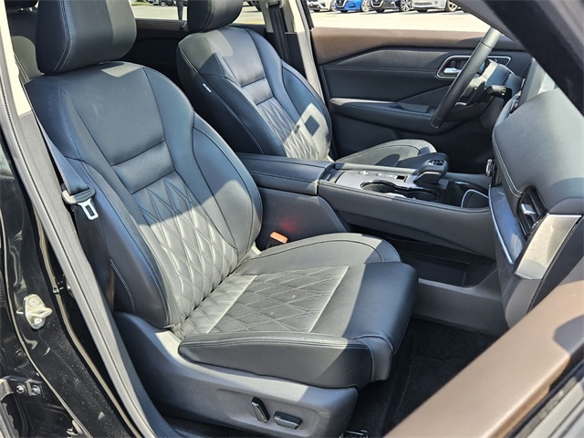 2023 Nissan Rogue Platinum photo 17
