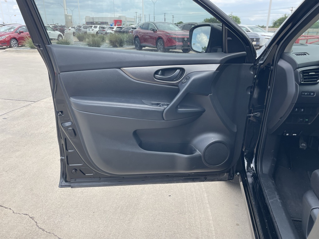 2022 Nissan Rogue Sport S photo 12