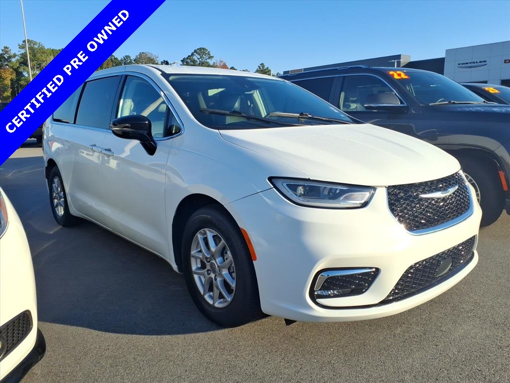 2024 Chrysler Pacifica Touring L's photo