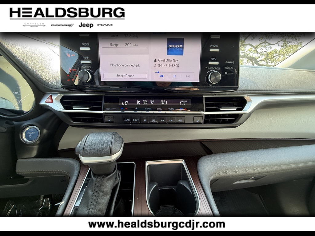 2023 Toyota Sienna XLE photo 18