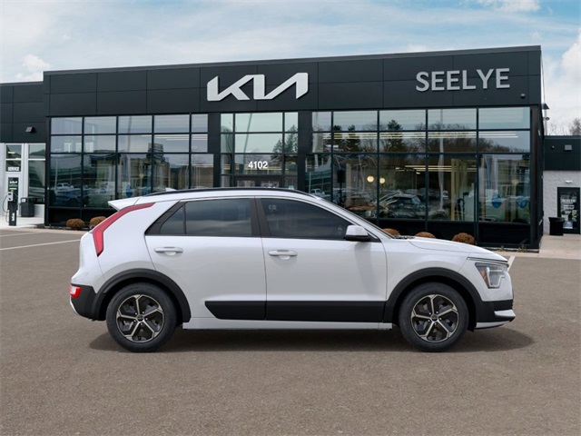 2025 Kia Niro LX photo 2