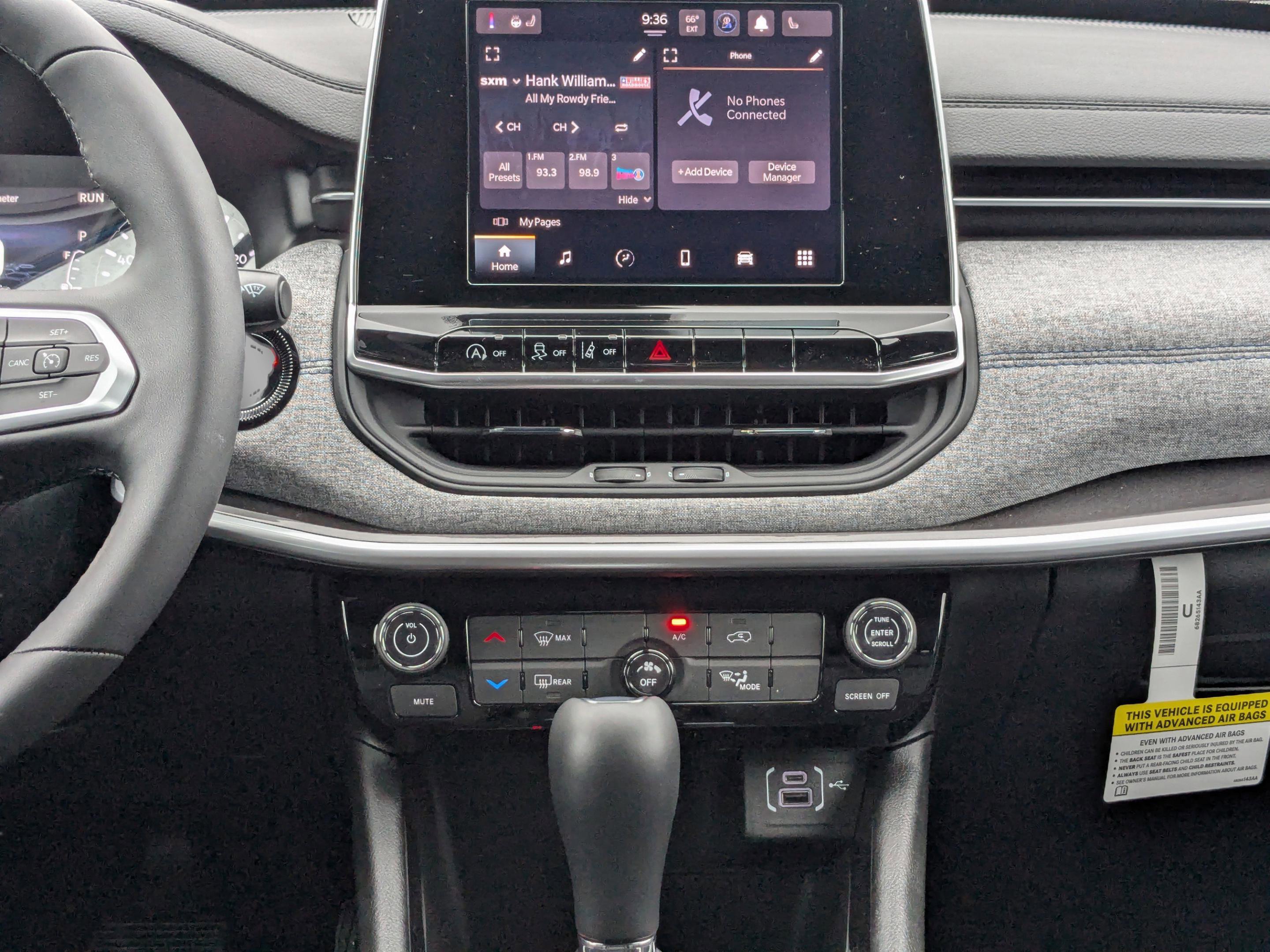 2025 Jeep Compass Latitude photo 18