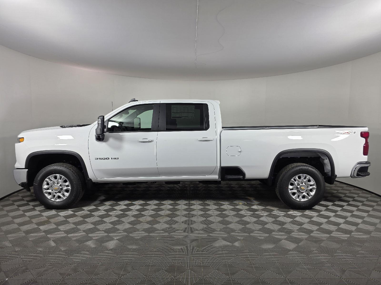 2026 Chevrolet Silverado 3500HD LT photo 2