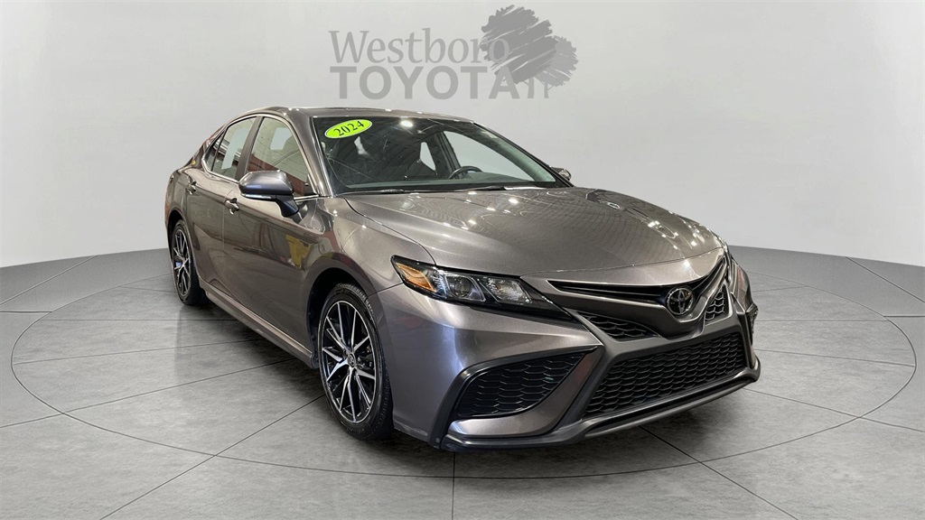 2024 Toyota Camry SE's photo