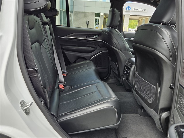 2023 Jeep Grand Cherokee Overland photo 16