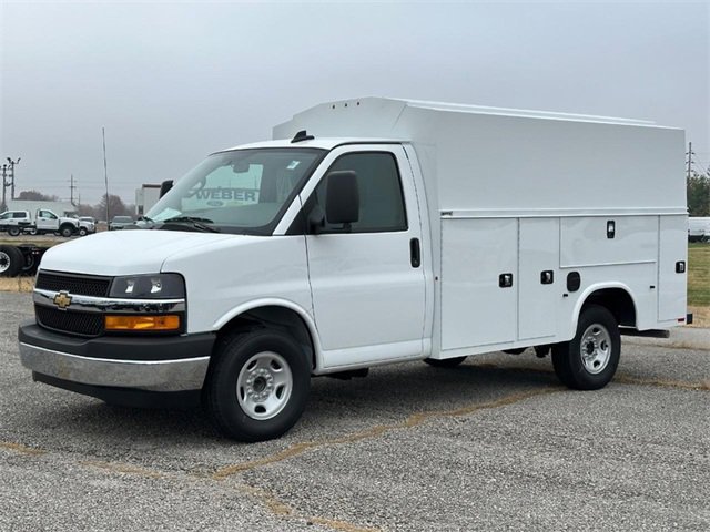 2025 Chevrolet Express Cutaway Base's photo
