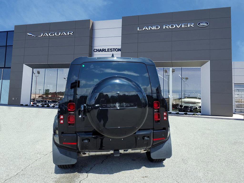 2025 Land Rover Defender 110 X-Dynamic SE photo 3
