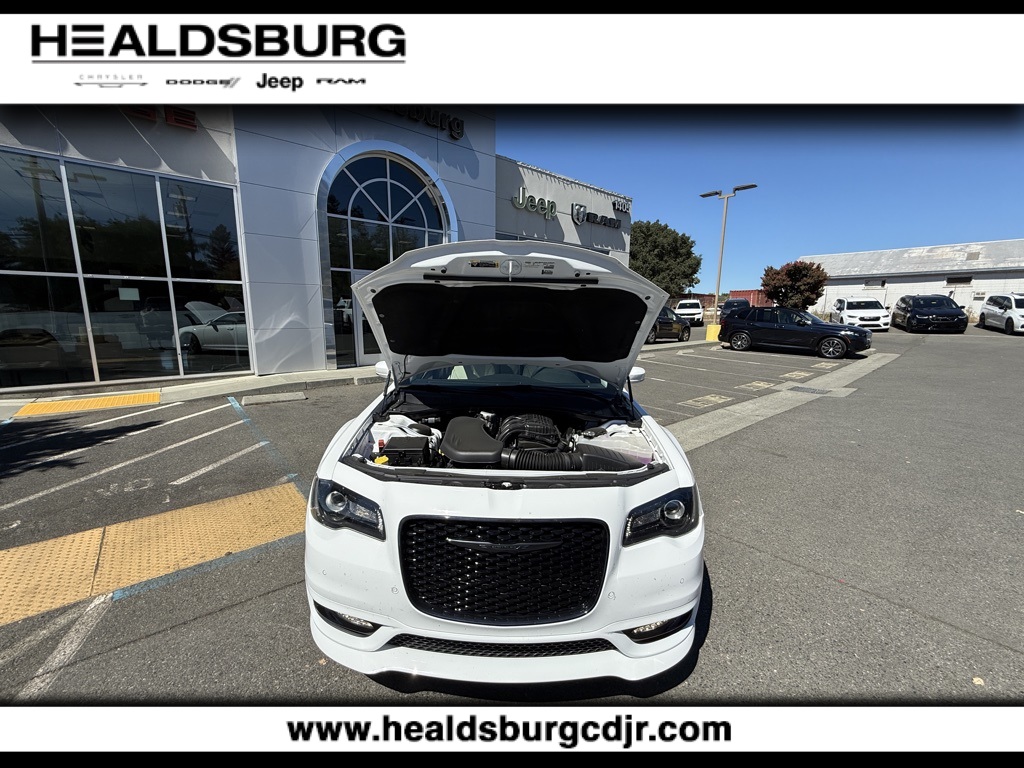 2023 Chrysler 300 Touring photo 20