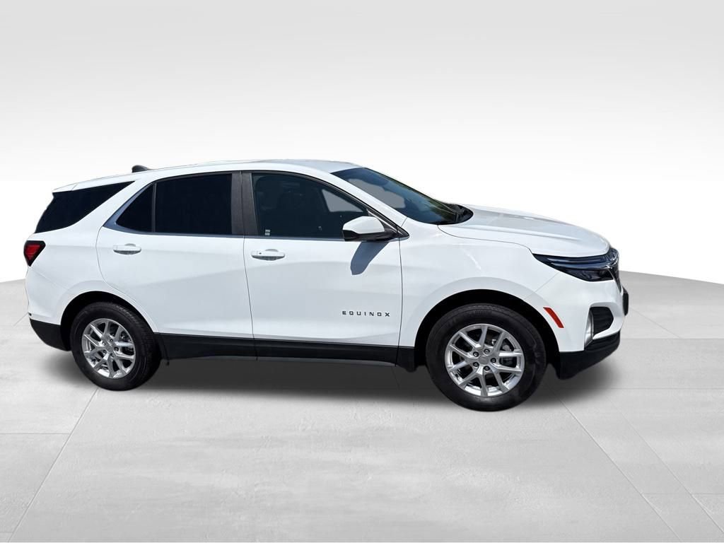 2024 Chevrolet Equinox LT photo 2